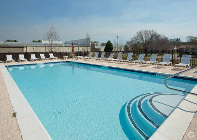 Piscina - Summer Lane Apartments