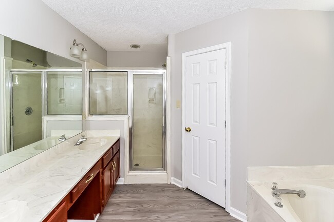 Foto del edificio - 7253 Leeward Cove