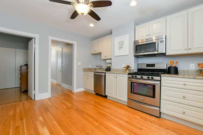 Foto del edificio - 407 E 5th St