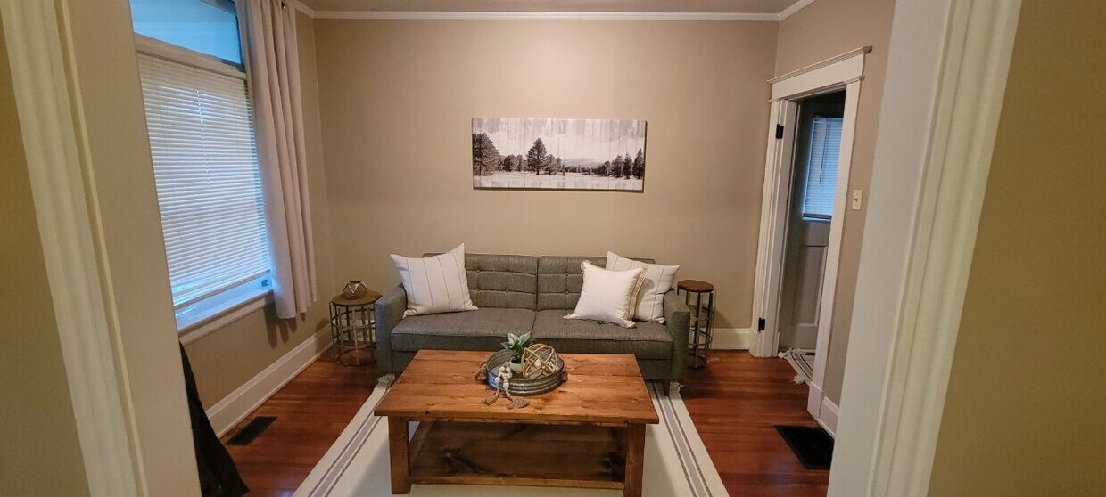 Foto principal - 611 Western Ave