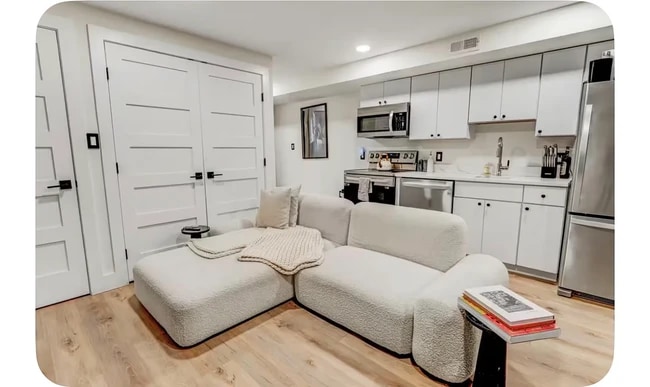 Building Photo - 8 Quincy Pl NE