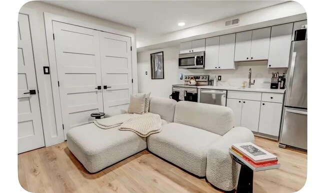 Foto del edificio - 8 Quincy Pl NE