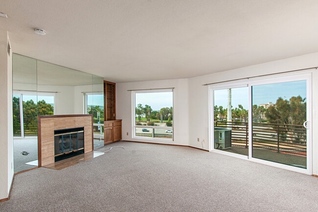 Building Photo - BEAUTIFUL BAY PARK CONDO W/ BAY VIEWS! - 2...