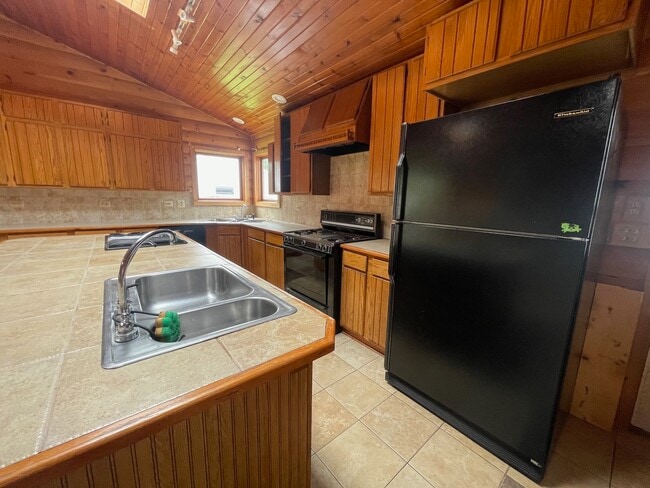 Building Photo - 77 Barrow Dr