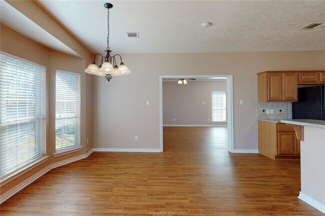 Building Photo - 1104 Hopewell Ct