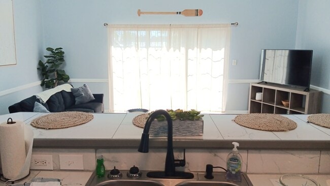 Foto del edificio - Furnished Two-Bedroom, Two-Bath Townhome i...