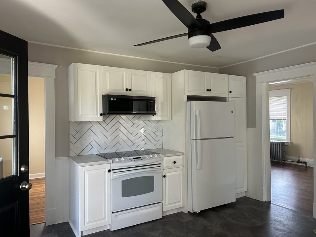 70 Notre Dame St Unit FL1, Westfield, MA 01085 Room for Rent in