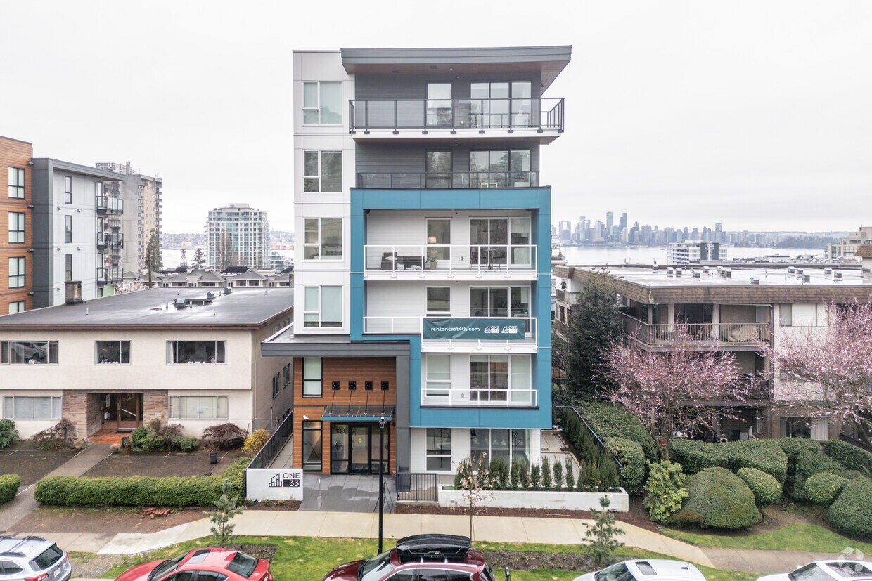 Building Photo - One33