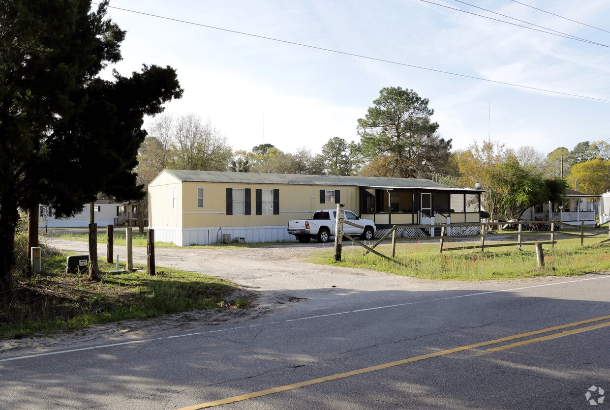 Building Photo - Graves Trailer Park