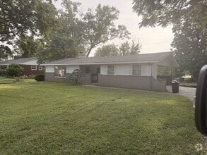 Building Photo - 724 Hampton Dr