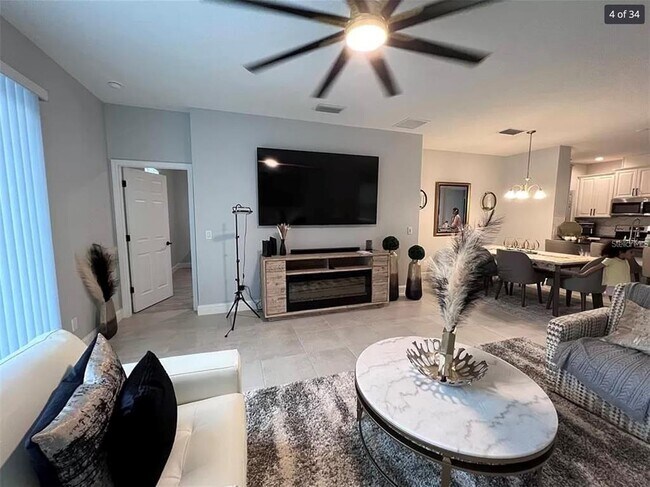 Foto del edificio - 5055 Royal Point Ave