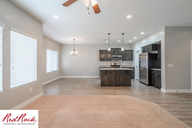 Foto del edificio - 4 Bedroom Spacious St. George Home with Large Backyard