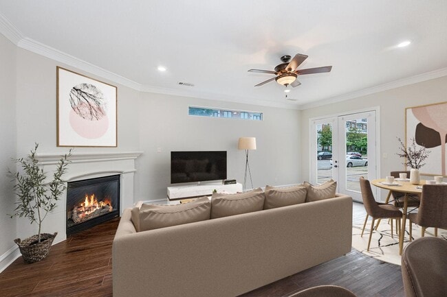 Building Photo - Gorgeous M Streets townhome with great roo...