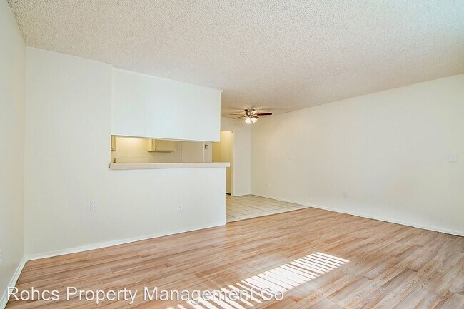 Building Photo - 14831 Delano St
