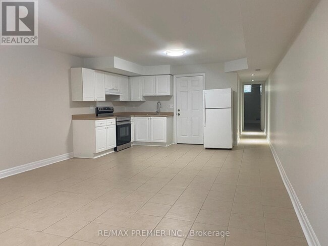 Building Photo - 34 Algarve Crescent