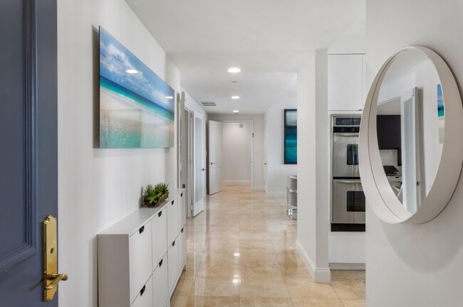 Building Photo - 550 SE Mizner Blvd