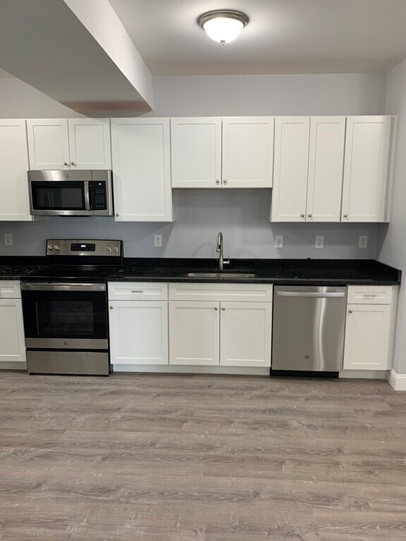 Foto principal - 599 Summer St