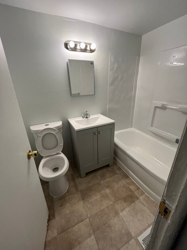 Foto del edificio - 1950 Nelawood Rd