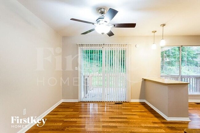 Building Photo - 5207 Paramont Dr