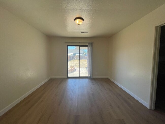 Building Photo - 125 N Elm Ave