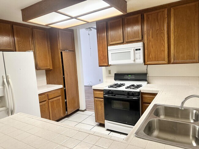Building Photo - 6950 Bullock Dr
