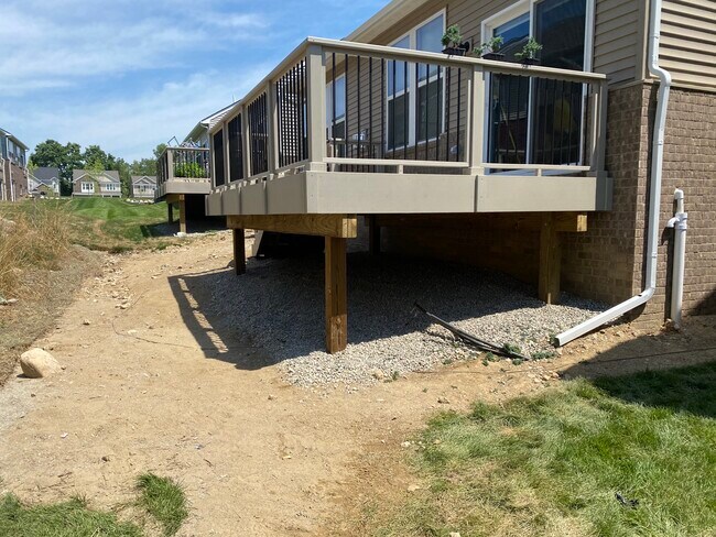 Deck - 2757 Polson St