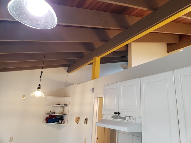 Building Photo - 2674 Kingsford Av
