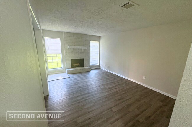 Foto del edificio - 3008 Beecave Dr