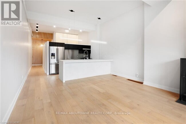 Building Photo - 676 Richmond St W