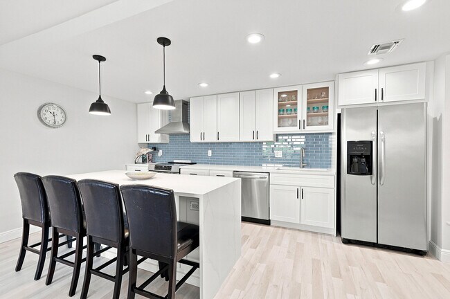 Building Photo - 2121 N Ocean Blvd