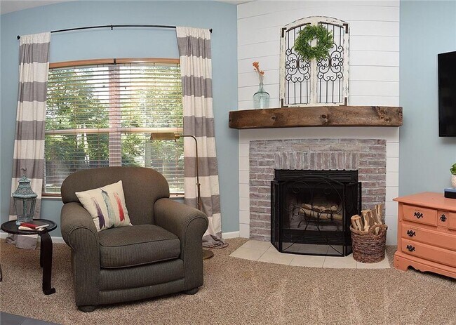 Great Room - 10655 Trailwood Dr