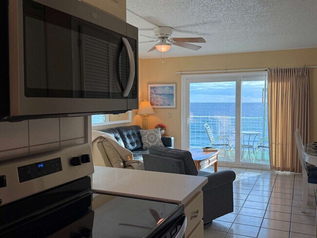 Building Photo - 8743 Thomas Dr