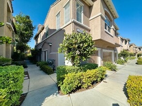 Building Photo - 1325 Caminito Capistrano