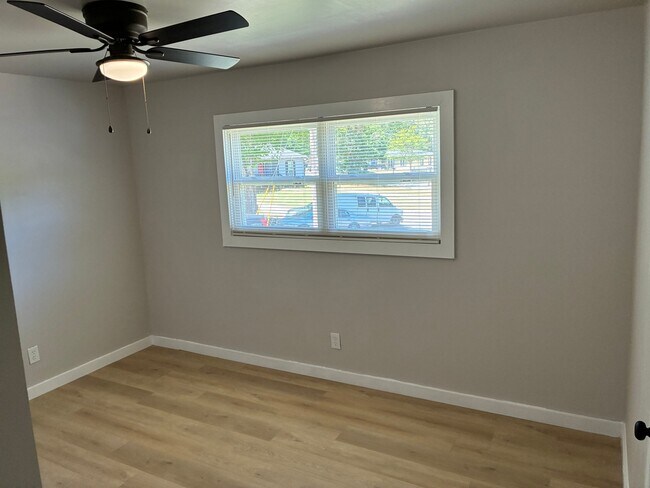 Foto del edificio - 6109 Oakwood Cir SW