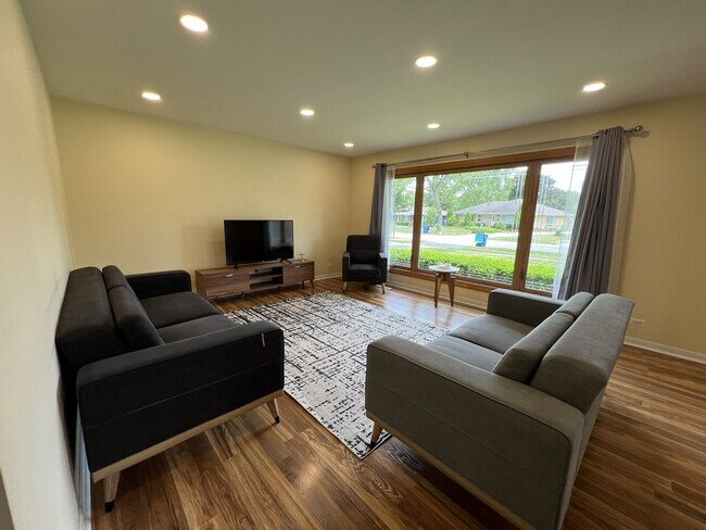 Foto del edificio - 1431 E Emmerson Ln
