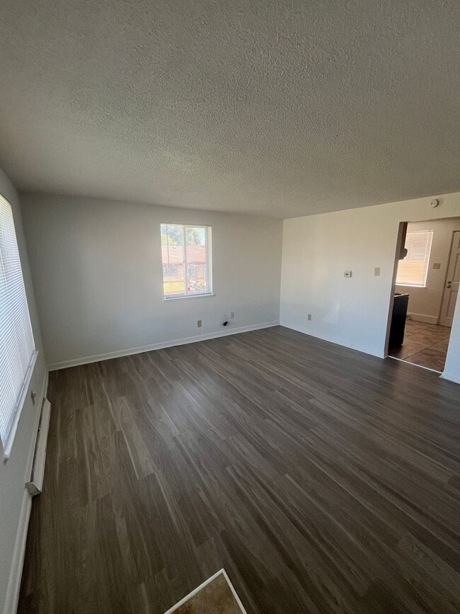 Building Photo - Great 2-Bedroom 1 Bathroom in Lakewood!