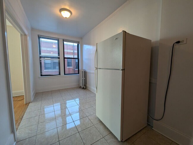 Foto del edificio - 2715 N Milwaukee Ave