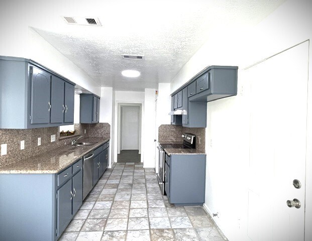 Foto del edificio - 15523 Pensgate St