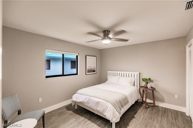Foto del edificio - 533 92nd Ave N