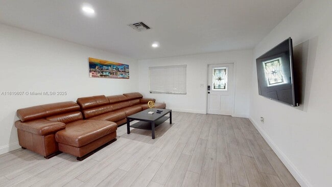 Building Photo - 7650 NW 33rd St