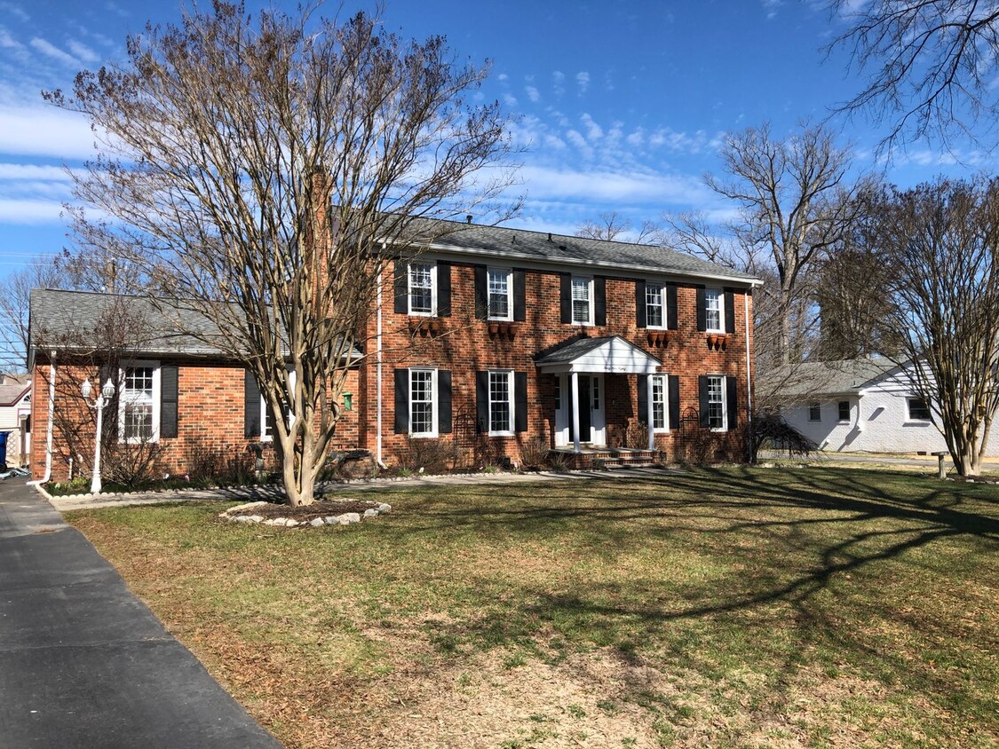 Primary Photo - Charming Meadowbrook Colonial