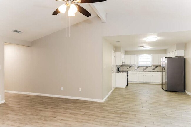 Foto del edificio - 6227 Hott Springs Dr