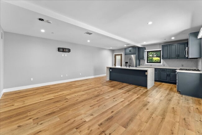 Building Photo - 1182 West Blvd