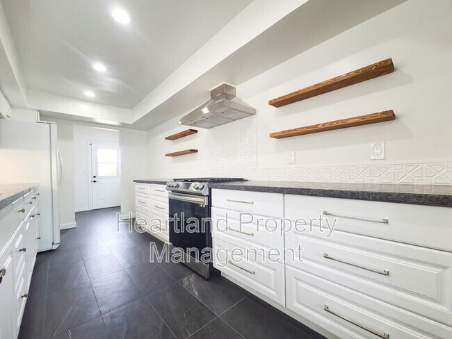 Building Photo - 1265 El Rey Ave