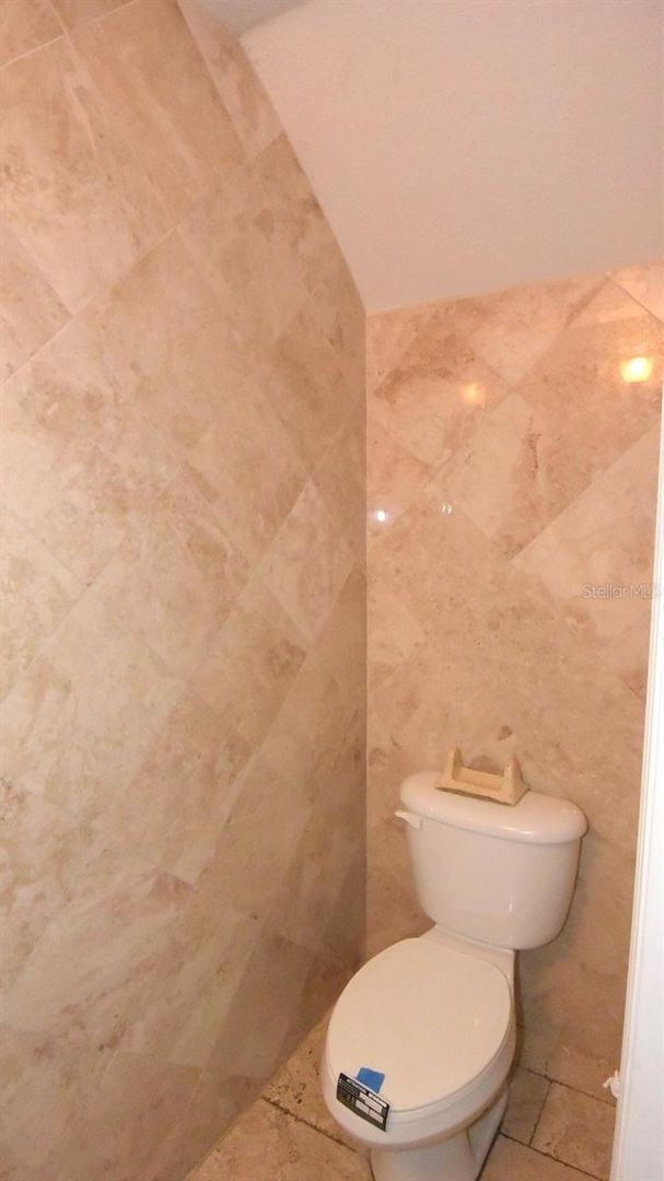 Building Photo - Beautifully upgraded townhome with one car attached garage  located in the gated Tullamore of Mea...