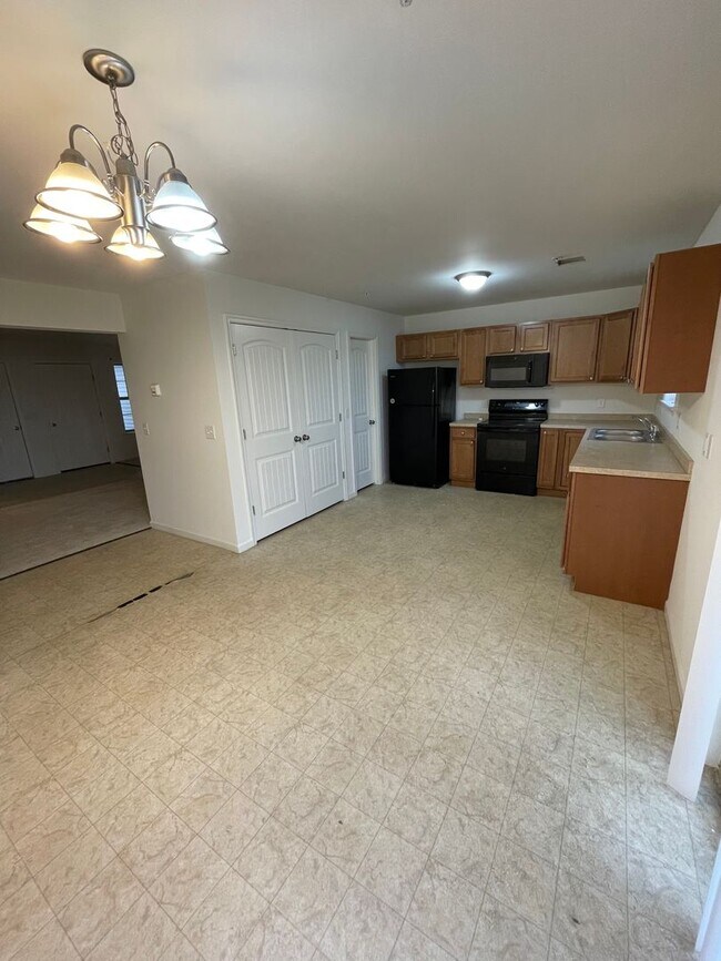 Foto del edificio - Updated 3 Bed 3 Bath Townhouse in Marietta!