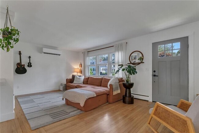 Building Photo - 19 Sherwood Rd