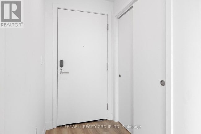 Building Photo - 1354 Carling Ave