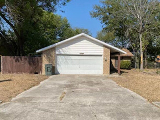 Building Photo - Charming 3 bed 2 bath home located in kill...