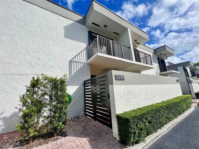 Building Photo - 2 br, 2.5 bath House - 3234 W Trade Ave # I4
